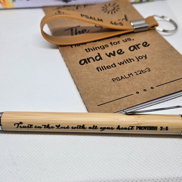 NEW INSPIRATIONAL FAITH CANVAS POUCH, NOTEPAD, PEN, BOOKMARK & KEYCHAIN GIFT SET - Picture 6 of 10